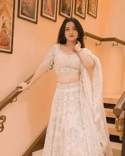 Escort Kyelang